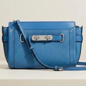 COACH PEBBLED BLUE LEATHER SWAGGER 21 WRISTLET CROSSBODY #53032